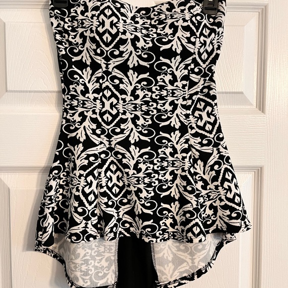 Strapless black and white scroll print top - Picture 7 of 7